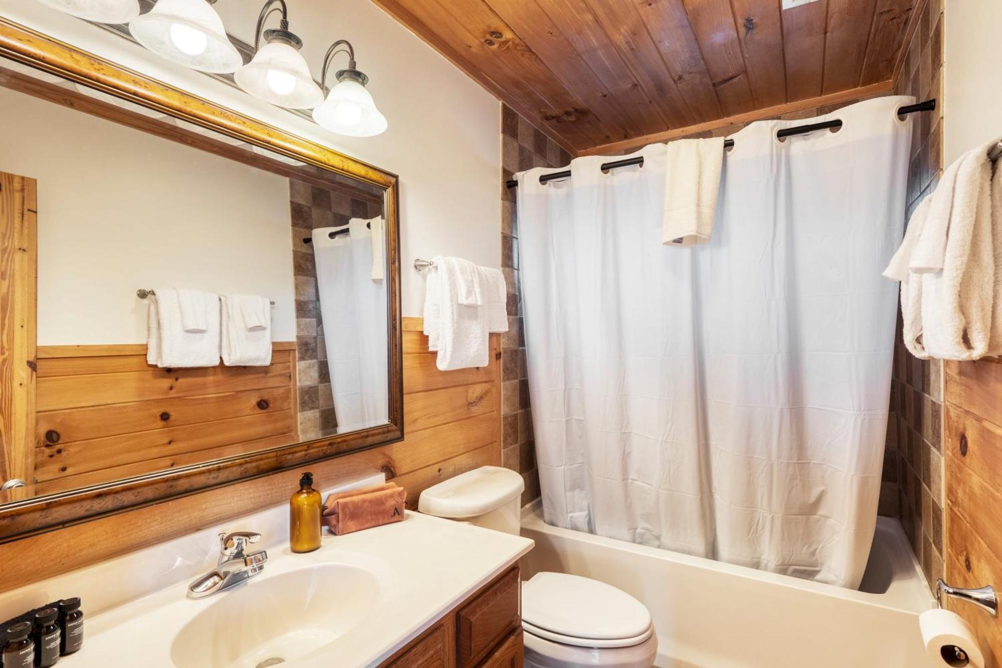 Chestnut By Avantstay Mountain Cabin W Treetop Views Hot Tub Game Room Гатлінбург Екстер'єр фото