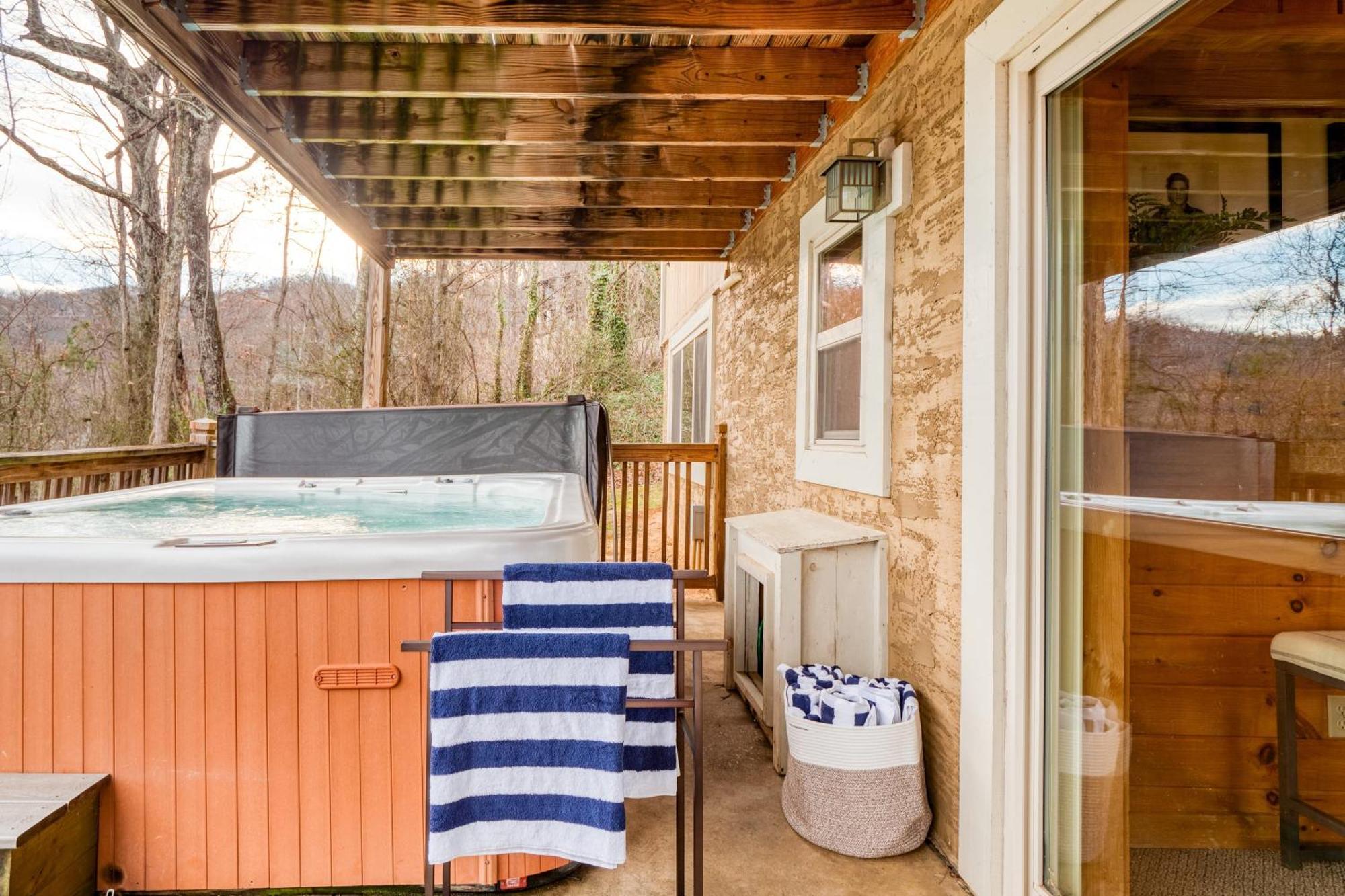 Chestnut By Avantstay Mountain Cabin W Treetop Views Hot Tub Game Room Гатлінбург Екстер'єр фото