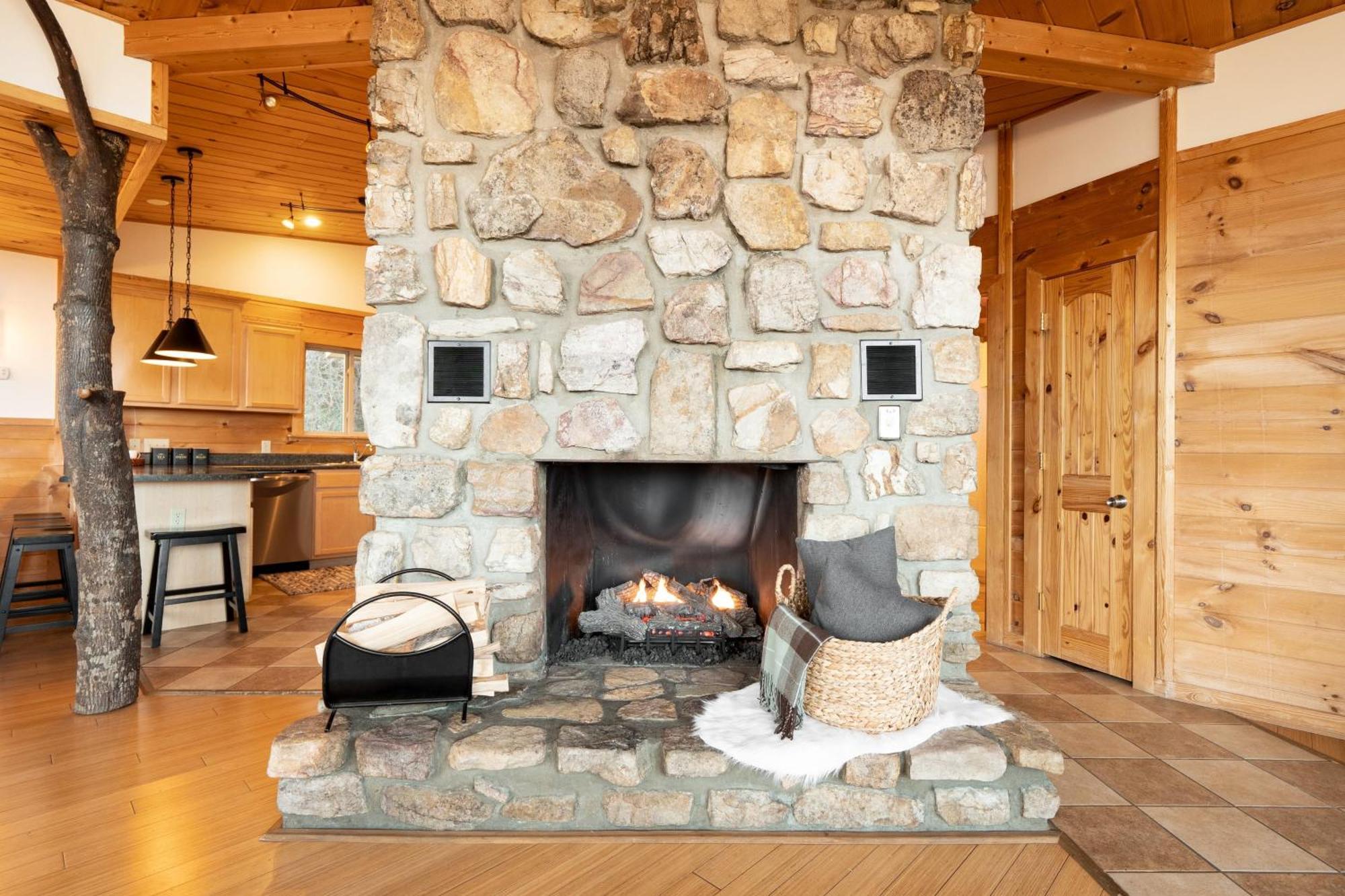 Chestnut By Avantstay Mountain Cabin W Treetop Views Hot Tub Game Room Гатлінбург Екстер'єр фото